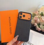 Louis Vuitton Style Embossed Monogram Leather Slim Phone Case - 图片 4