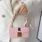 Gucci GG Monogram Embossed Envelope Crossbody Wallet Phone Bag - 图片 11