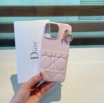 Dior Lady Dior Quilted Phone Case with Metal Pendant - 图片 17