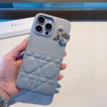 Dior Lady Dior Quilted Phone Case with Metal Pendant - 图片 12