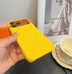 Louis Vuitton Style Embossed Monogram Leather Slim Phone Case - 图片 11