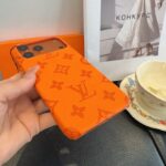 Louis Vuitton Style Embossed Monogram Leather Slim Phone Case - 图片 18