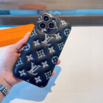 Louis Vuitton Black Monogram Embossed Leather Padded Shockproof Phone Case - 图片 5