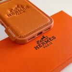 Hermès Paris Embossed Leather Card Slot Luxury Phone Case - 图片 9