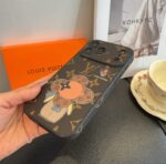 Louis Vuitton Monogram Cartoon Vivienne Doll Luxury Phone Case - 图片 6
