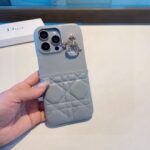 Dior Lady Dior Quilted Phone Case with Metal Pendant - 图片 10