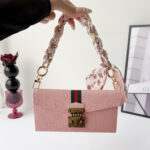 Gucci GG Monogram Embossed Envelope Crossbody Wallet Phone Bag - 图片 5