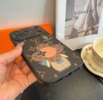 Louis Vuitton Monogram Cartoon Vivienne Doll Luxury Phone Case - 图片 5