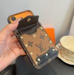 Louis Vuitton Style Monogram Card Holder Crossbody Phone Case With Rivet Detail - 图片 16