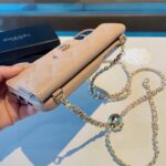 Chanel Style Quilted Leather Flip Card Holder Phone Case With Gold Chain Crossbody Strap - 图片 19