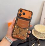 Louis Vuitton Style Monogram Card Holder Crossbody Phone Case With Rivet Detail - 图片 7
