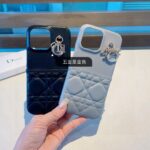 Dior Lady Dior Quilted Phone Case with Metal Pendant - 图片 2