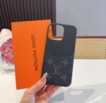 LV Classic Monogram Card Slot Phone Case - 图片 4