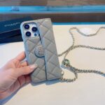 Chanel Style Quilted Leather Flip Card Holder Phone Case With Gold Chain Crossbody Strap - 图片 14