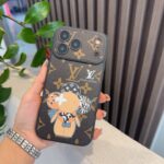 Louis Vuitton Monogram Cartoon Vivienne Doll Luxury Phone Case - 图片 11