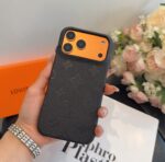 Louis Vuitton Style Embossed Monogram Leather Slim Phone Case - 图片 6