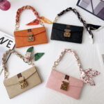 Gucci GG Monogram Embossed Envelope Crossbody Wallet Phone Bag - 图片 3
