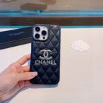 Chanel Quilted Leather Phone Case with Metal CC Logo - 图片 6