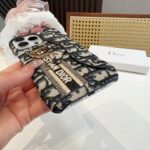 Dior Embroidered Fabric Card Holder Phone Case - 图片 6