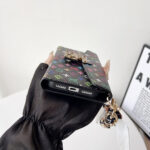 Louis Vuitton Monogram Envelope Crossbody Wallet Phone Case With Brand Logo Strap - 图片 26