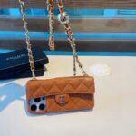 Chanel Style Quilted Leather Flip Card Holder Phone Case With Gold Chain Crossbody Strap - 图片 5