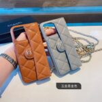 Chanel Style Quilted Leather Flip Card Holder Phone Case With Gold Chain Crossbody Strap - 图片 4