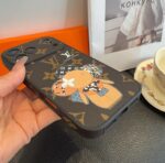 Louis Vuitton Monogram Cartoon Vivienne Doll Luxury Phone Case - 图片 16