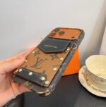 Louis Vuitton Style Monogram Card Holder Crossbody Phone Case With Rivet Detail - 图片 14