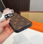 LV Classic Monogram iPhone Case - 图片 16