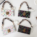 Louis Vuitton Monogram Envelope Crossbody Wallet Phone Case With Brand Logo Strap - 图片 8