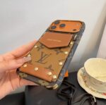 Louis Vuitton Style Monogram Card Holder Crossbody Phone Case With Rivet Detail - 图片 8