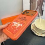 Hermès Classic Horse Carriage Print Luxury Leather Phone Case - 图片 6