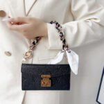Louis Vuitton Embossed Monogram Wallet Crossbody Phone Bag - 图片 25