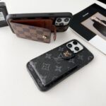 Designer Monogram Card Holder Phone Case with LV & GG Metal Buckle - 图片 12