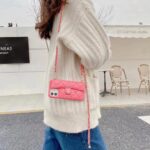 Chanel Style Quilted Wallet Phone Case With Adjustable Chain Crossbody Strap - 图片 3