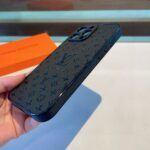 Louis Vuitton Embossed Monogram Vertical Stripe Luxury Phone Case - 图片 14