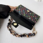 Louis Vuitton Monogram Envelope Crossbody Wallet Phone Case With Brand Logo Strap - 图片 15