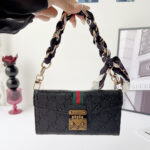 Gucci GG Monogram Embossed Envelope Crossbody Wallet Phone Bag - 图片 4