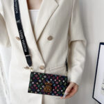Louis Vuitton Monogram Envelope Crossbody Wallet Phone Case With Brand Logo Strap - 图片 2
