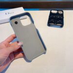 Dior Lady Dior Quilted Phone Case with Metal Pendant - 图片 16