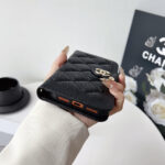 Chanel Style Diamond Quilted Leather Flip Wallet Phone Case with Wrist Strap - 图片 10
