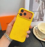 Louis Vuitton Style Embossed Monogram Leather Slim Phone Case - 图片 10