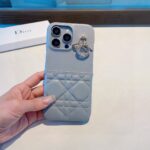 Dior Lady Dior Quilted Phone Case with Metal Pendant - 图片 15