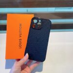 Louis Vuitton Embossed Monogram Vertical Stripe Luxury Phone Case - 图片 10