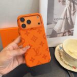 Louis Vuitton Style Embossed Monogram Leather Slim Phone Case - 图片 15