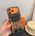 Louis Vuitton Style Monogram Card Holder Crossbody Phone Case With Rivet Detail - 图片 12