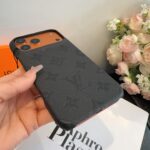 Louis Vuitton Style Embossed Monogram Leather Slim Phone Case - 图片 7