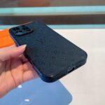 Louis Vuitton Embossed Monogram Vertical Stripe Luxury Phone Case - 图片 15