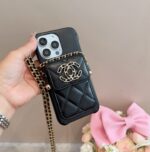 Chanel Style Quilted Leather Phone Case with Crossbody Chain & Card Pocket - 图片 4
