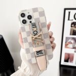 Louis Vuitton Classic Monogram Wrist Strap Luxury Phone Case - 图片 4